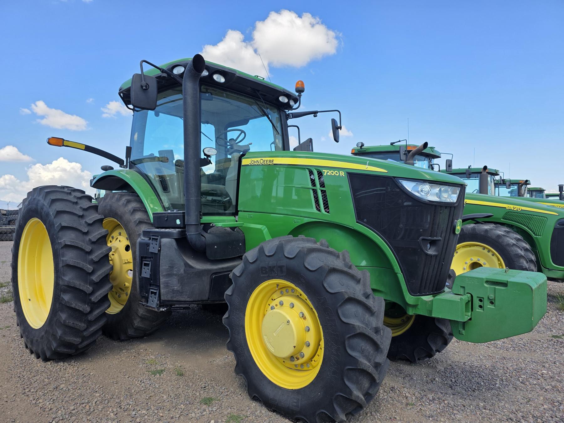 TRACTOR JOHN DEERE 7200R