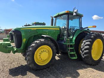 TRACTOR JOHN DEERE 8220