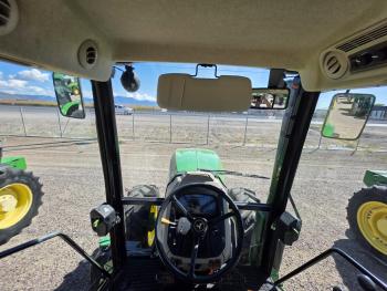 TRACTOR JOHN DEERE 6135E